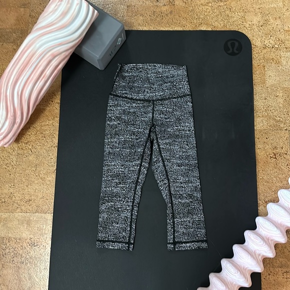 lululemon athletica Pants - Lululemon Wunder Under Capris Size 2